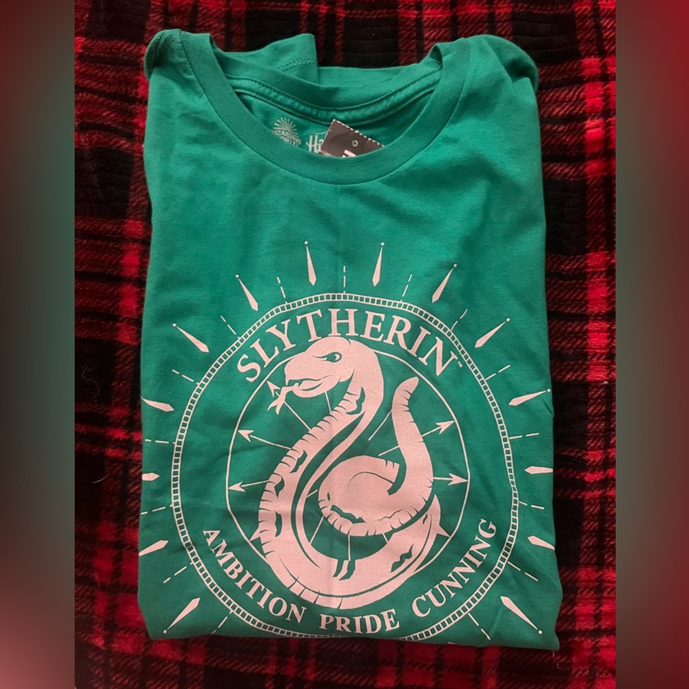 Hot topic - harry potter slytherin t-shirt size M